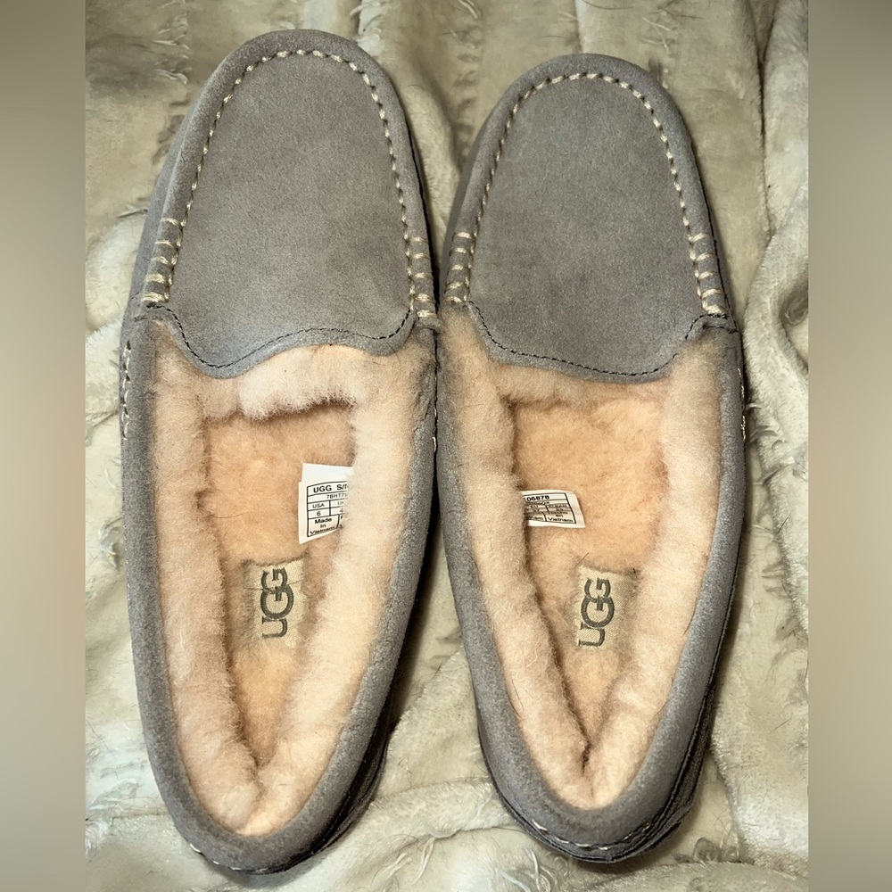 Ansley Uggs- Previously owned but never worn!
